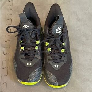 Under Armour Men's Black and Lime Athletic basketball Shoes